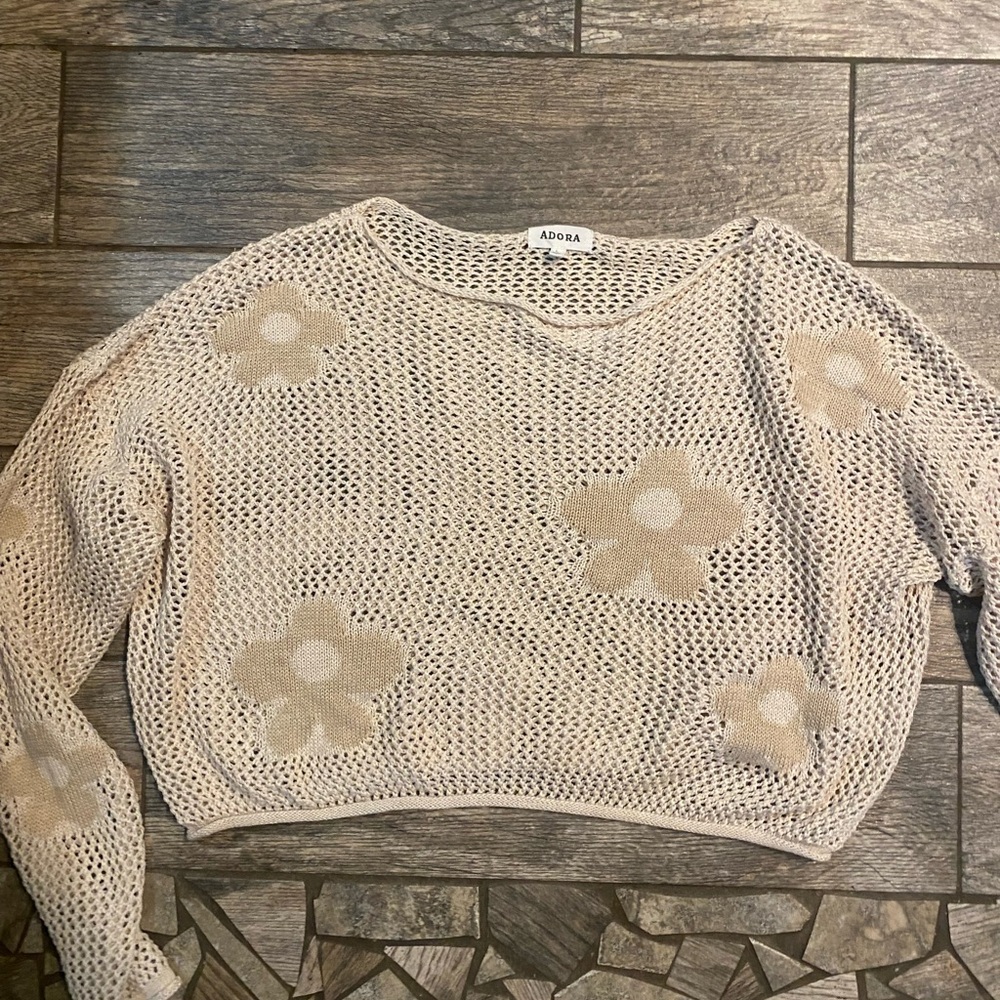 Size Lg cropped top